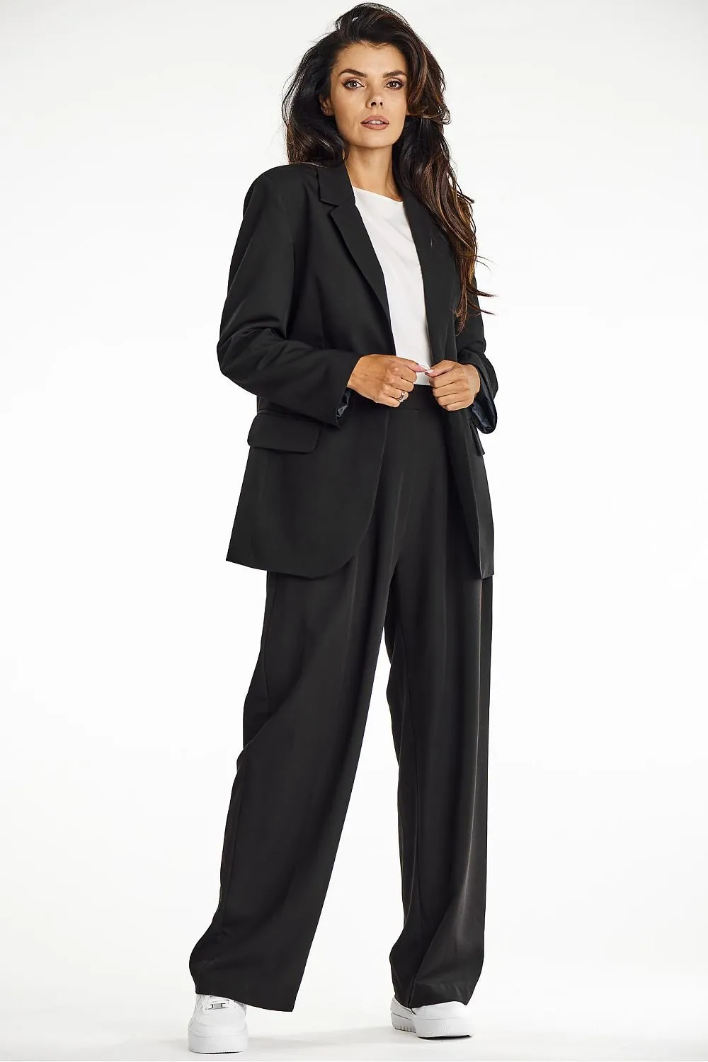 Elegant trousers with wide fabric legs
